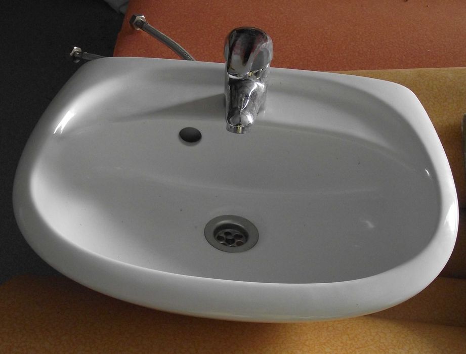 Conjunto - Lavatório compacto Valadares mais torneira Bruma