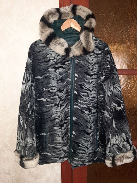 Зимова жіноча шкіряна куртка