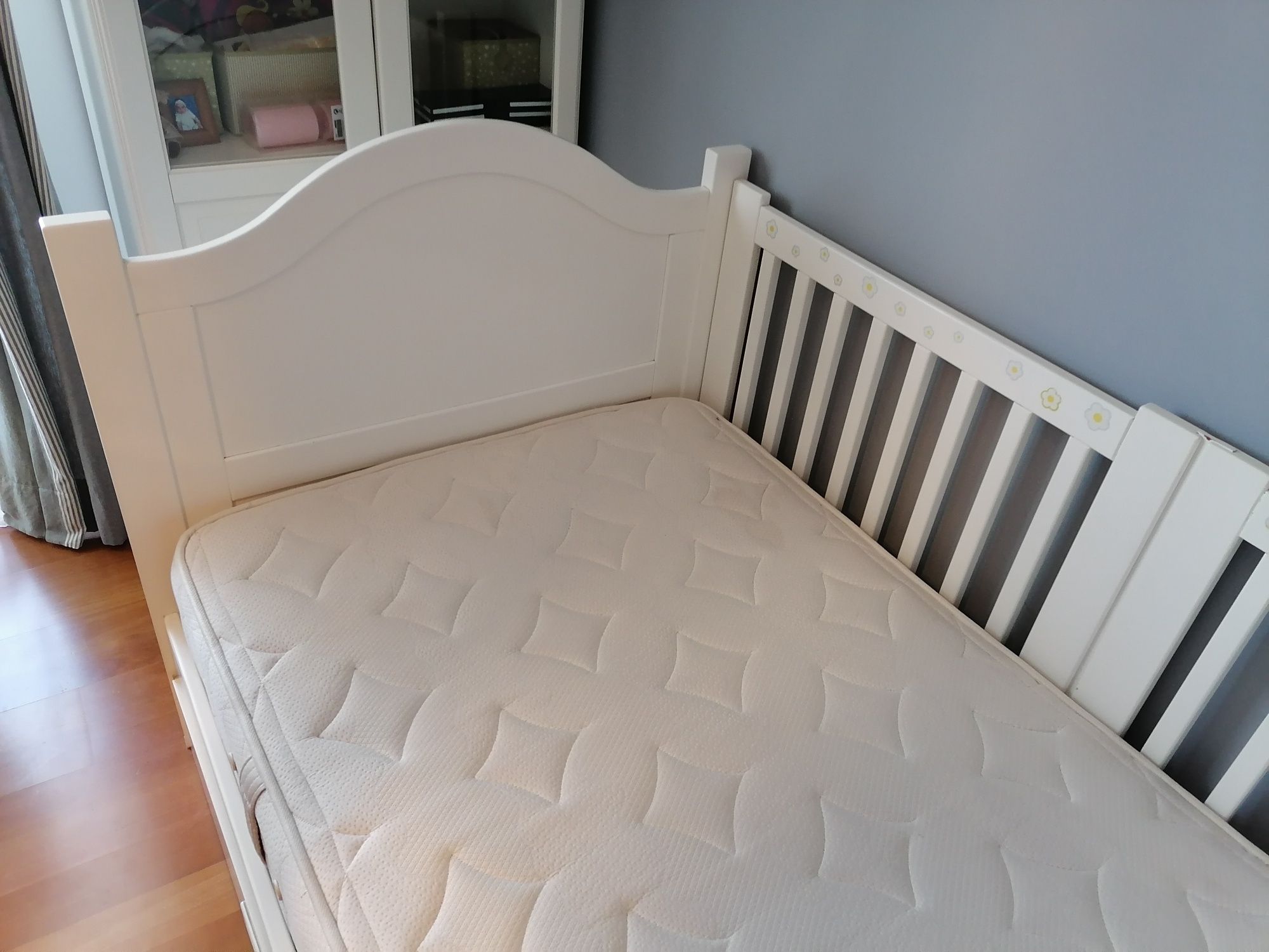 Cama solteiro com protecção lateral e colchão Molaflex - 1.80x1,10.