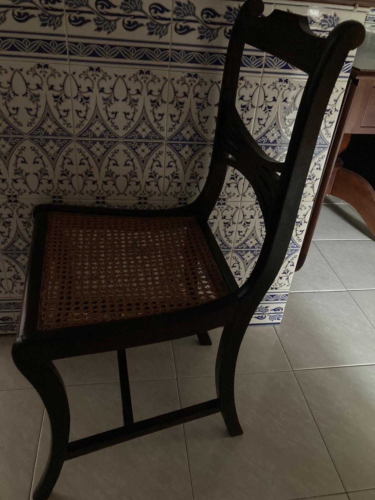 Conjunto de 6 cadeiras de madeira e palhinha, estilo inglês