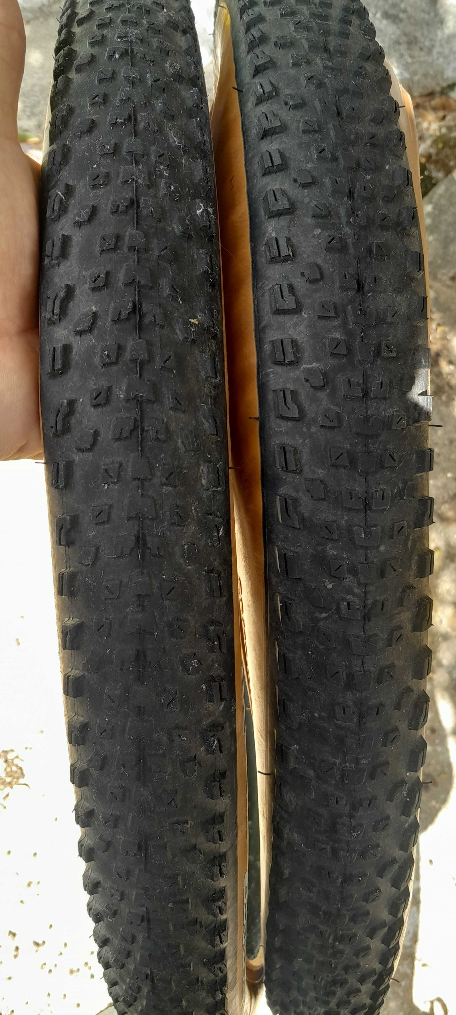 Pneus de MTB como novos.