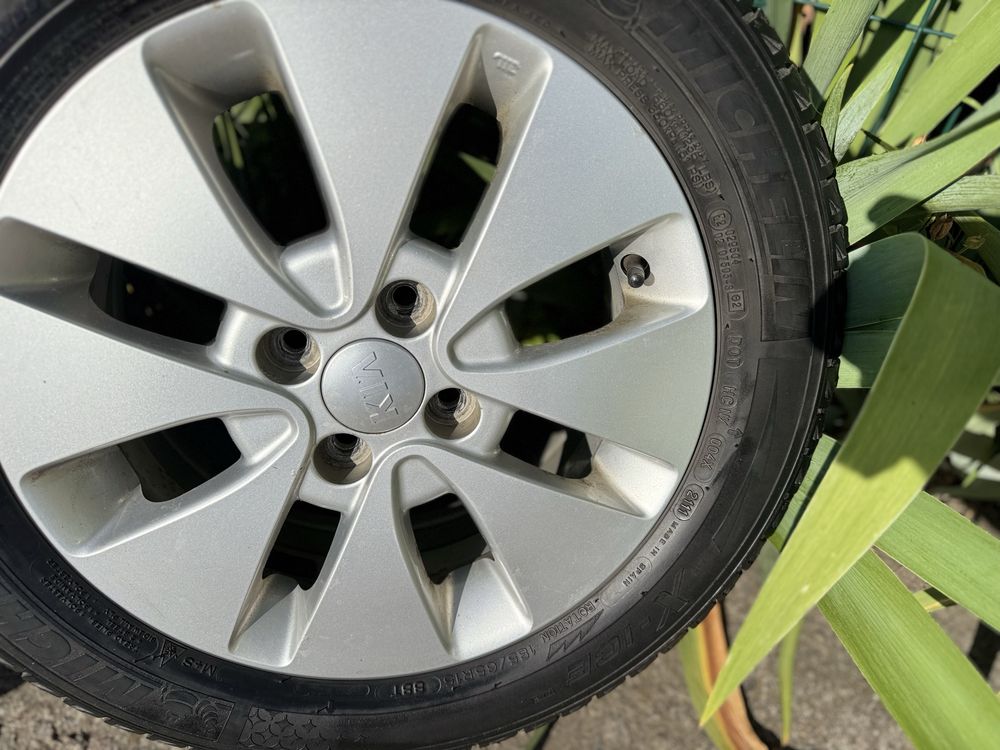 Діски Kia Rio R15 оригінал з резиною Michelin ЗИМА. 185/65 R15