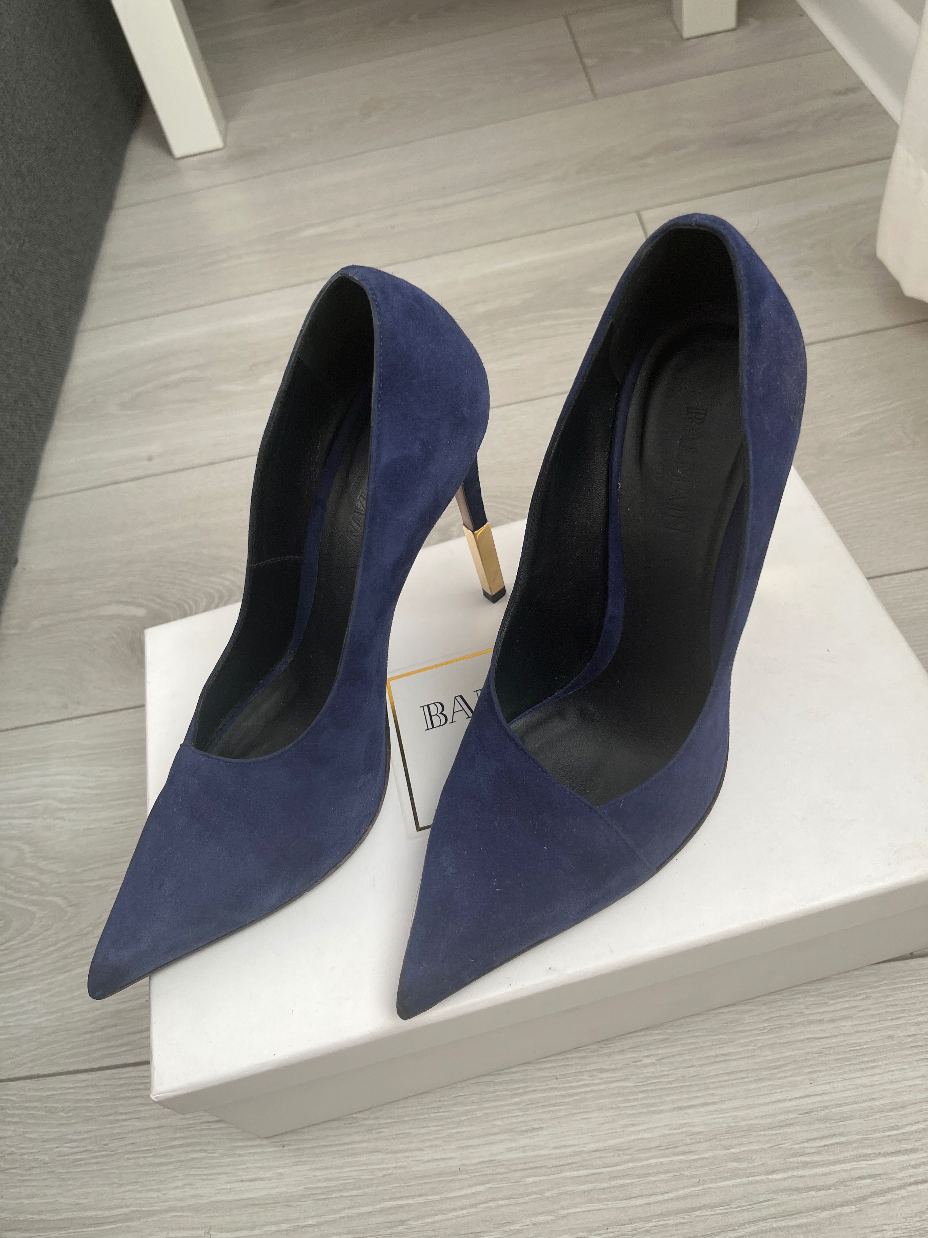 Buty Balmain 39 skóra zamsz granatowe szpilki złote obcasy czółenka