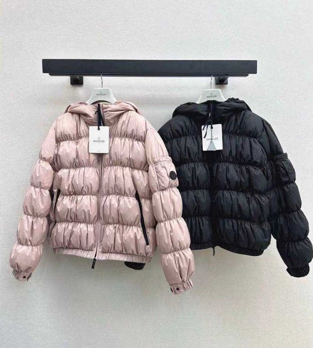 Жиночій пуховик Moncler