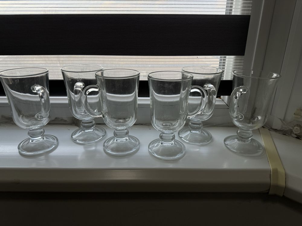 Чашки стакани для лате чи глінтвейну чи інших гарячих напоів