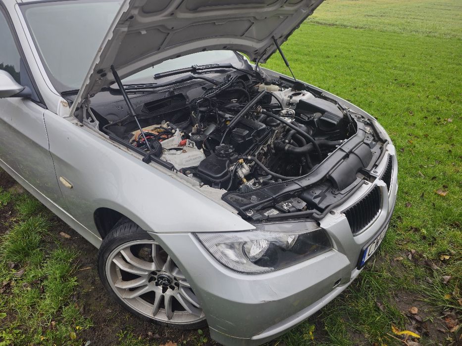 BMW E90 318i 2.0