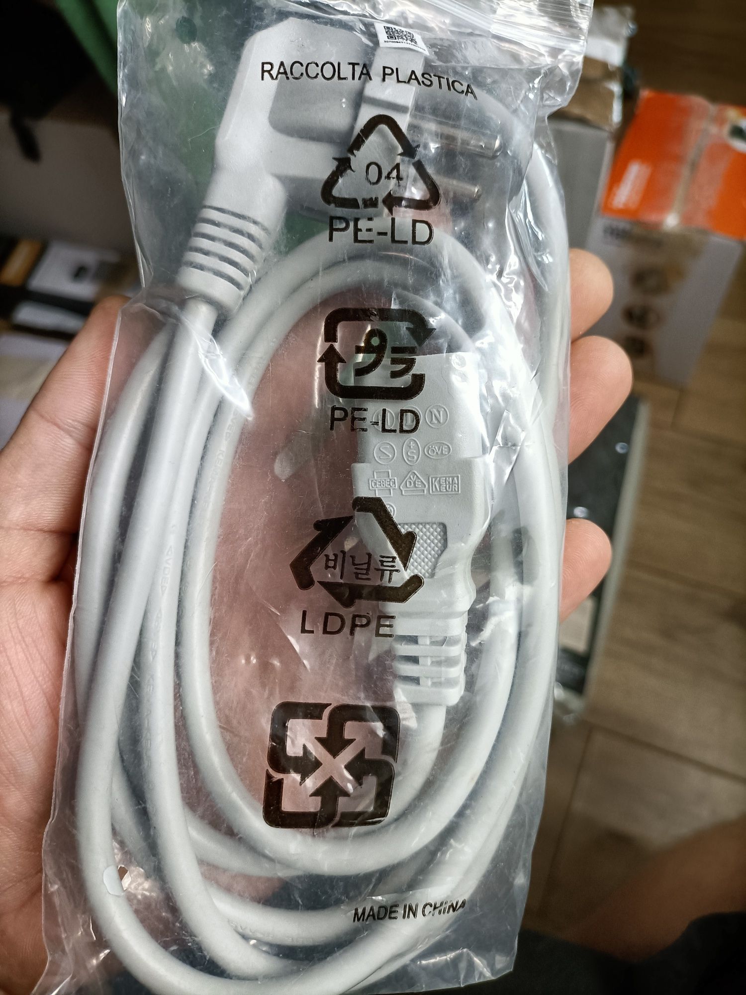 Kabel zasilający do komputera
