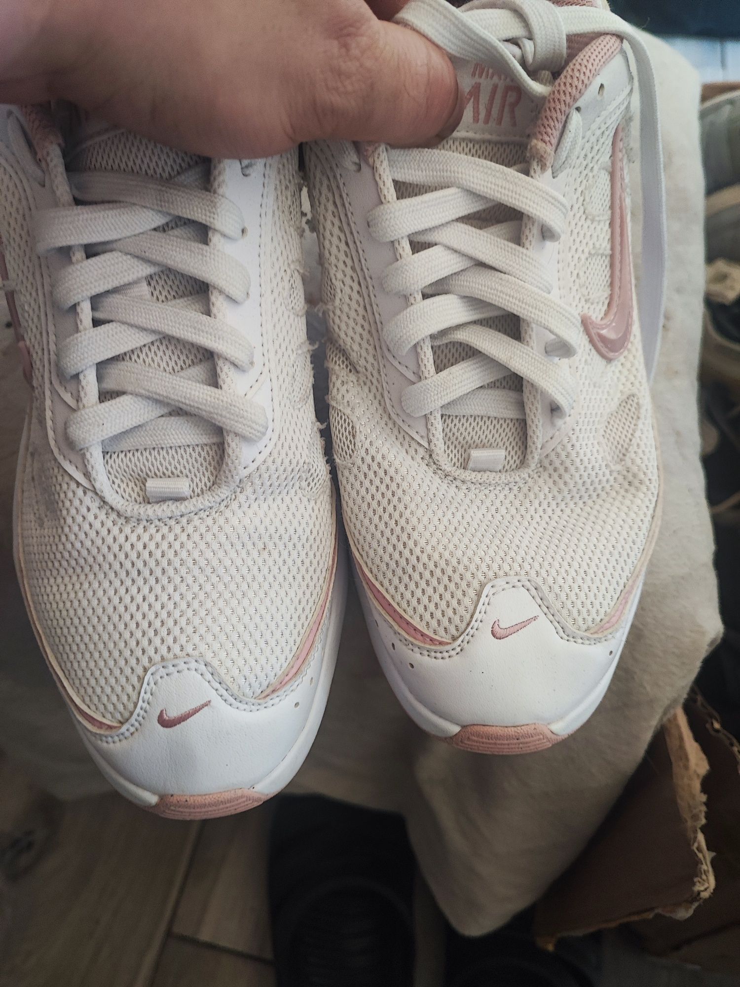 Buty Nike Air max AP rozmiar 41