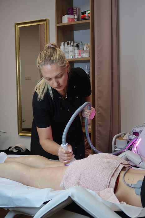 Modelowanie sylwetki i redukcja cellulitu – bez bólu i skalpela