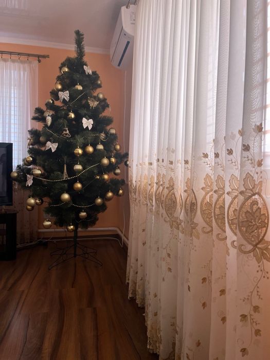 Ялинка штучна.