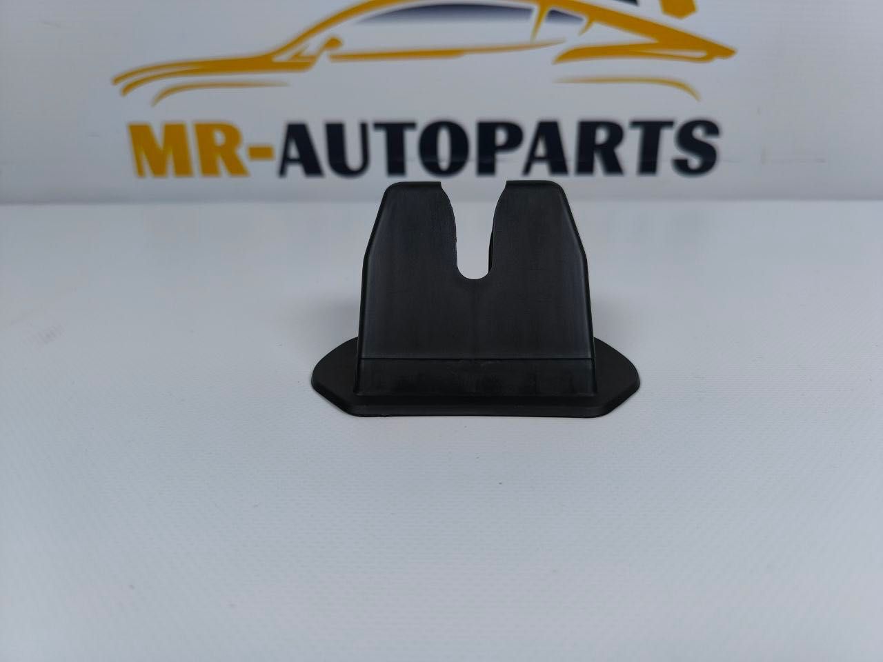 Накладка кришка  замка Багажника Tesla Model 3/Y 1584544-00-C