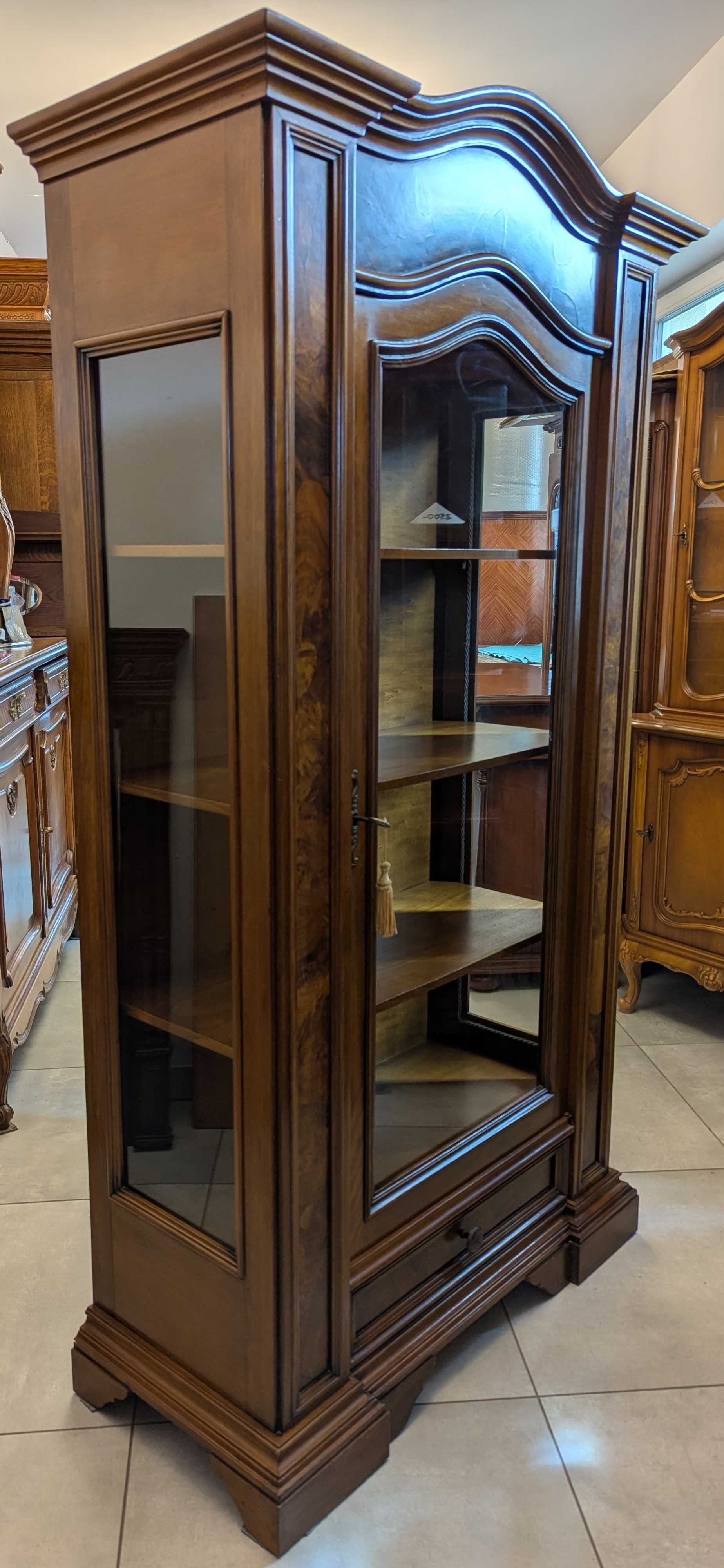 Piękna witryna,serwantka czeczota orzech,szer. 97cm.