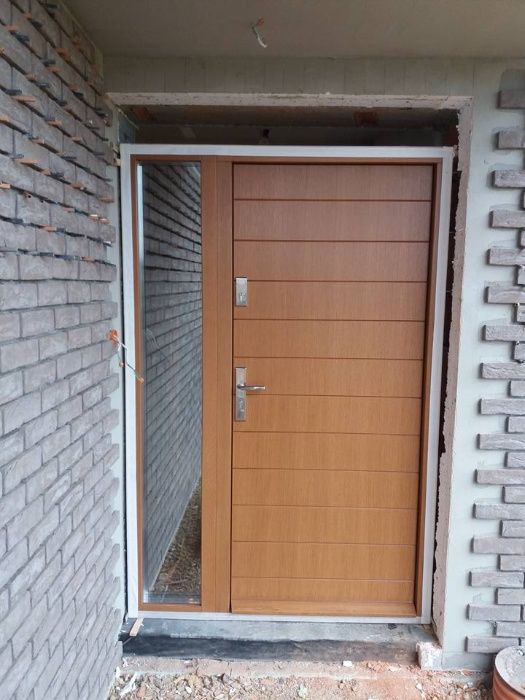 Drzwi zewnętrzne drewniane 8 cm z montazem