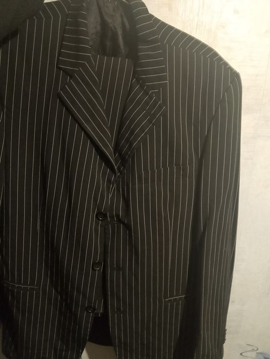 Продам Стильный классический костюм