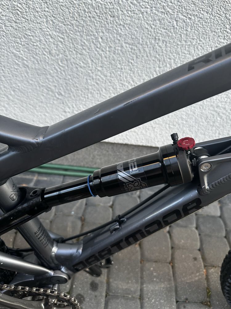 Rower Dartmoor blackbird 27,5 intro