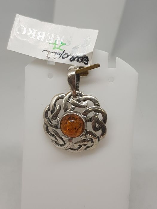 Srebrny wisiorek z bursztynem srebro  925