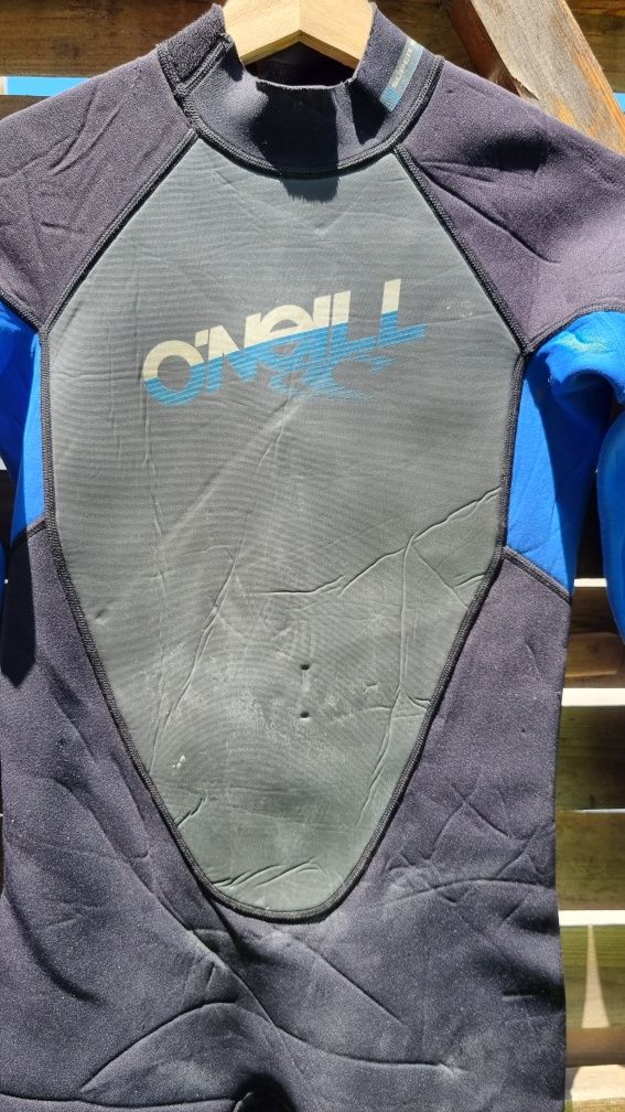 Vendo wetsuit usados e reparados prontos para usar.