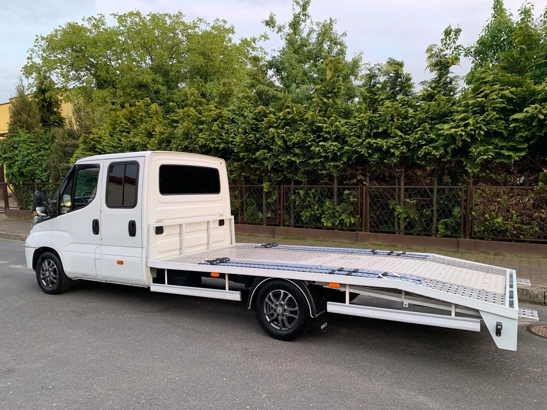 Iveco Daily HI-MATIC _ AUTOLAWETA _ Idealny Stan  _ Dubel Kabina _ 6 Osób, Najazd, Alusy _ Zadbany _ ORYGINAŁ