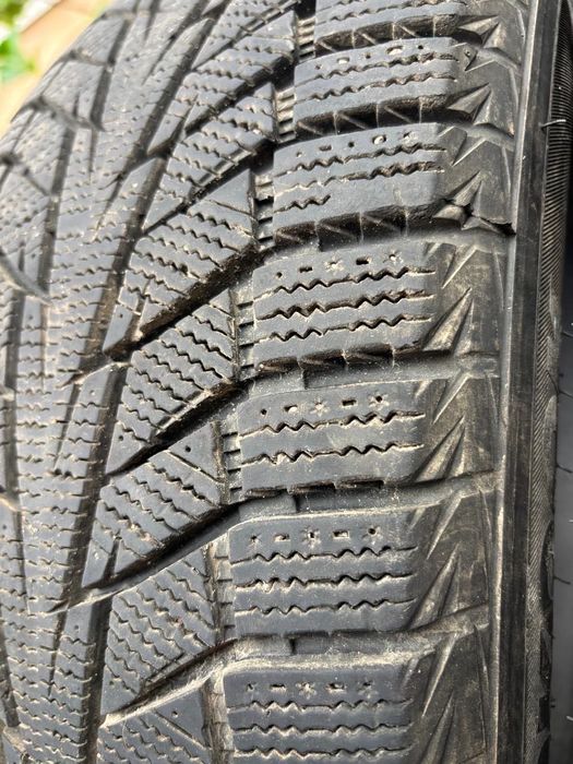 Шини 215/60R17
HANKOOK Корея
зимові 4 шт вживані