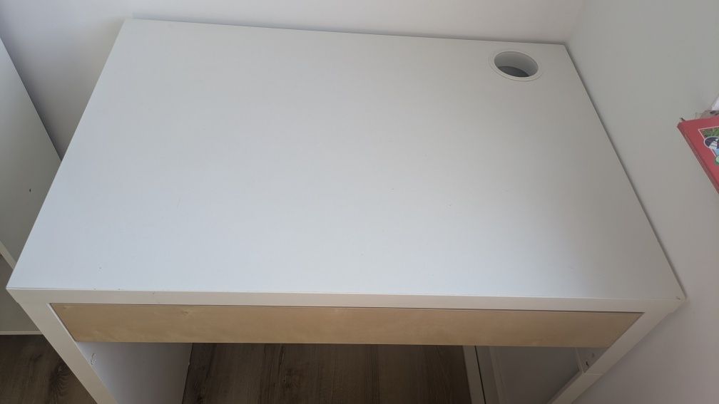 Secretária IKEA branca