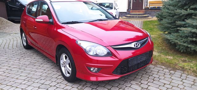 HYUNDAI I30 == 16 Benzyna == LIFT==