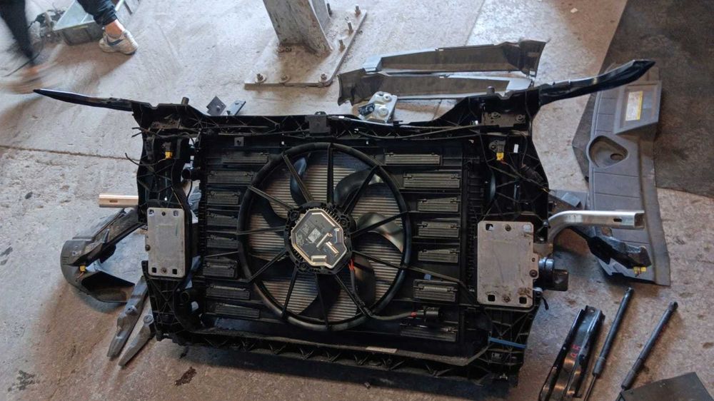 AUDI Q5 80A Передня панель телевізор