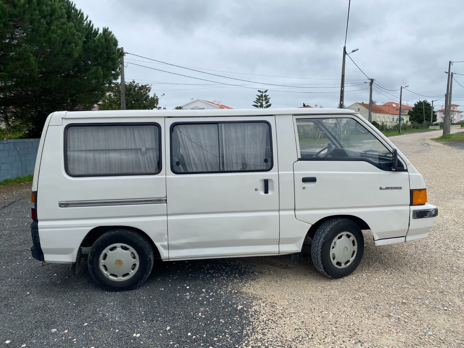 Mitsubishi L300 9 LUGARES