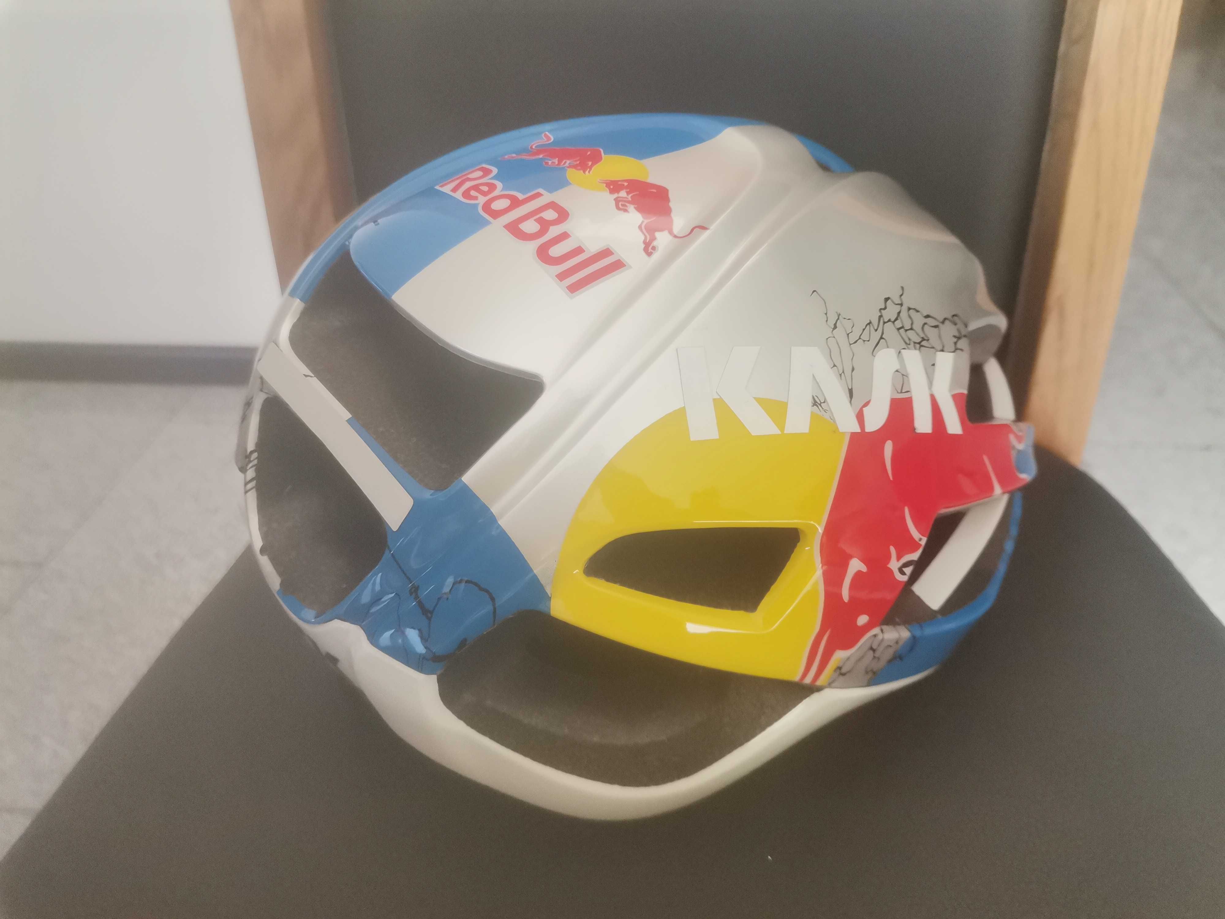 Kask rowerowy NOWY RED BULL