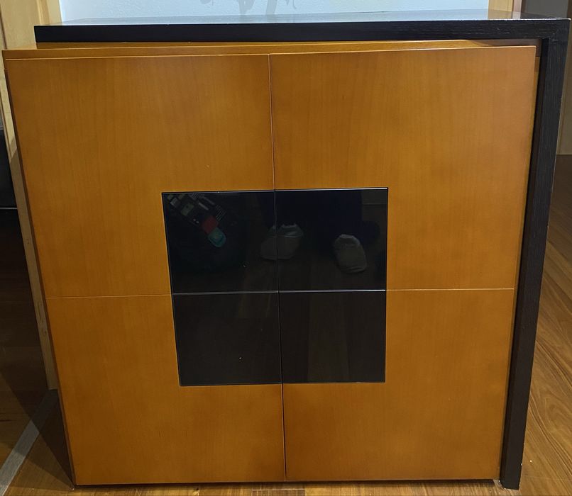 Móvel “O Brasileiro” – Madeira | 93x93x48 cm | Com pequeno desgaste