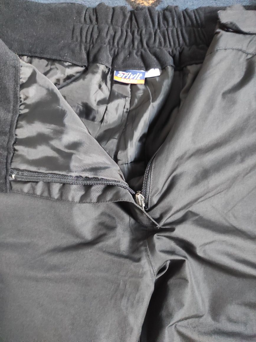Продам женские лыжные штаны Crivit
Цвет: черный.