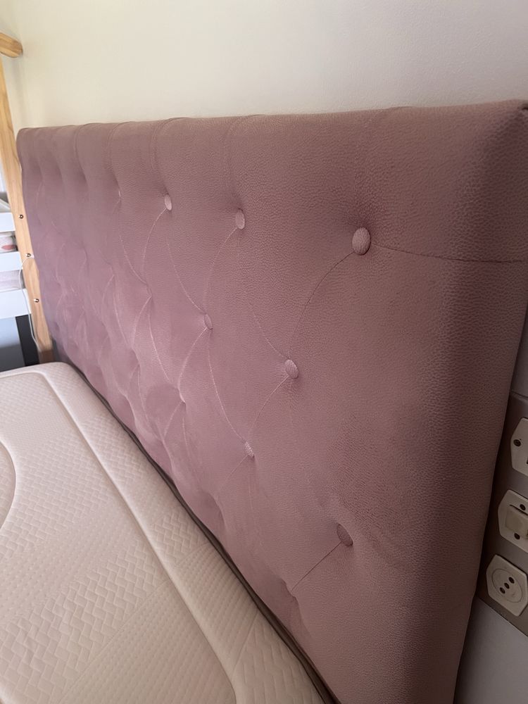 Cama sommier e cabeceira rosa