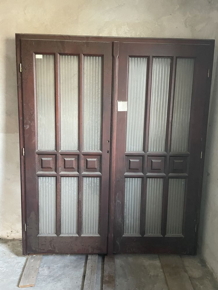 Drzwi drewnine dwuskrzyłowe