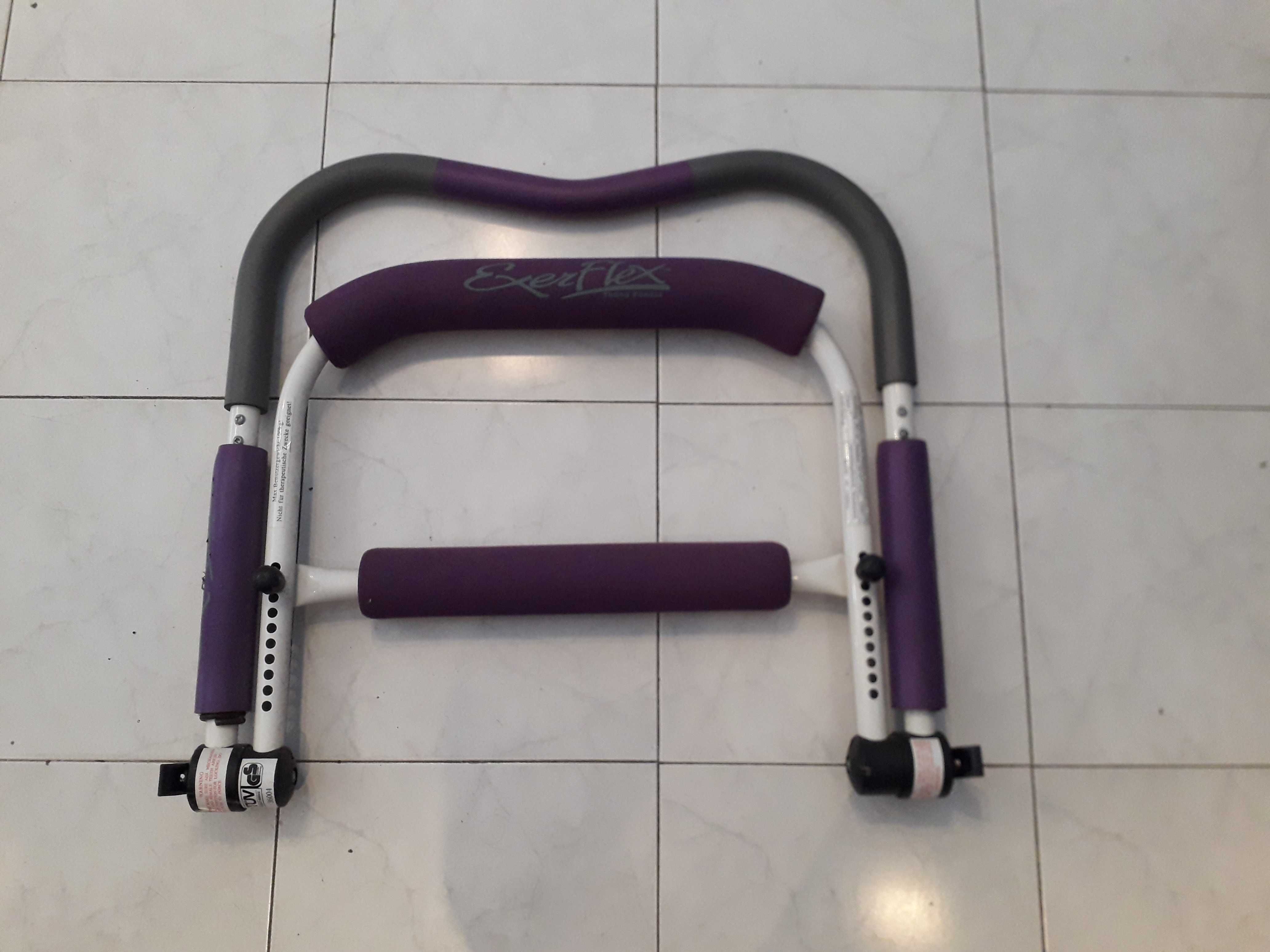 Aparelho de ginástica para abdominais. Modelo: Exerflex