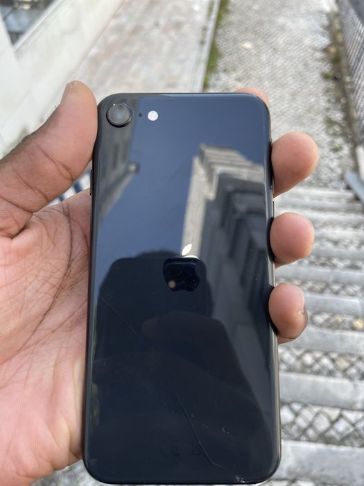 iPhone SE 2020 com IOS 26