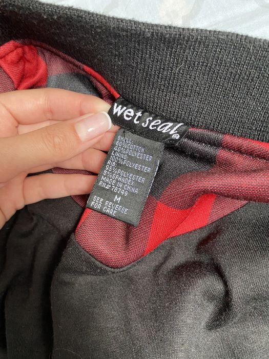 Bomberka w kratke kratę