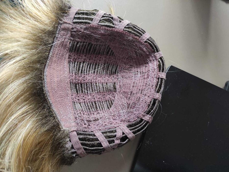 Peruka syntetyczna blond REVLON Wigs