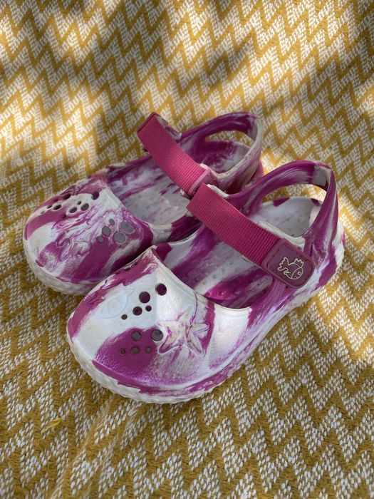 Одяг та взуття на дівчинку 1-2 роки