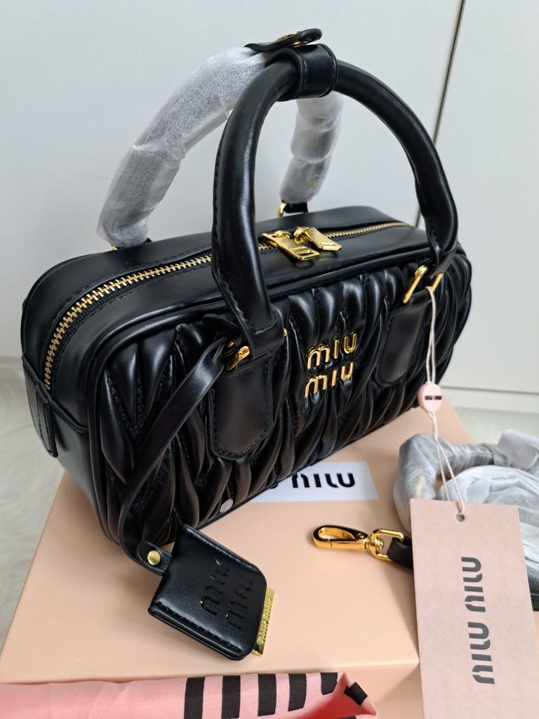 Nowa średnia torebka MiuMiu miu miu komplet box + worek + pasek na pre