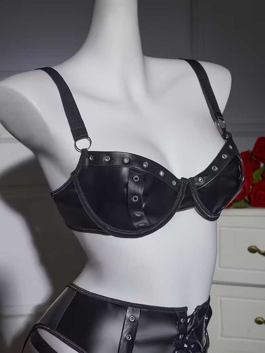 Соблазнительный комплект женской белья