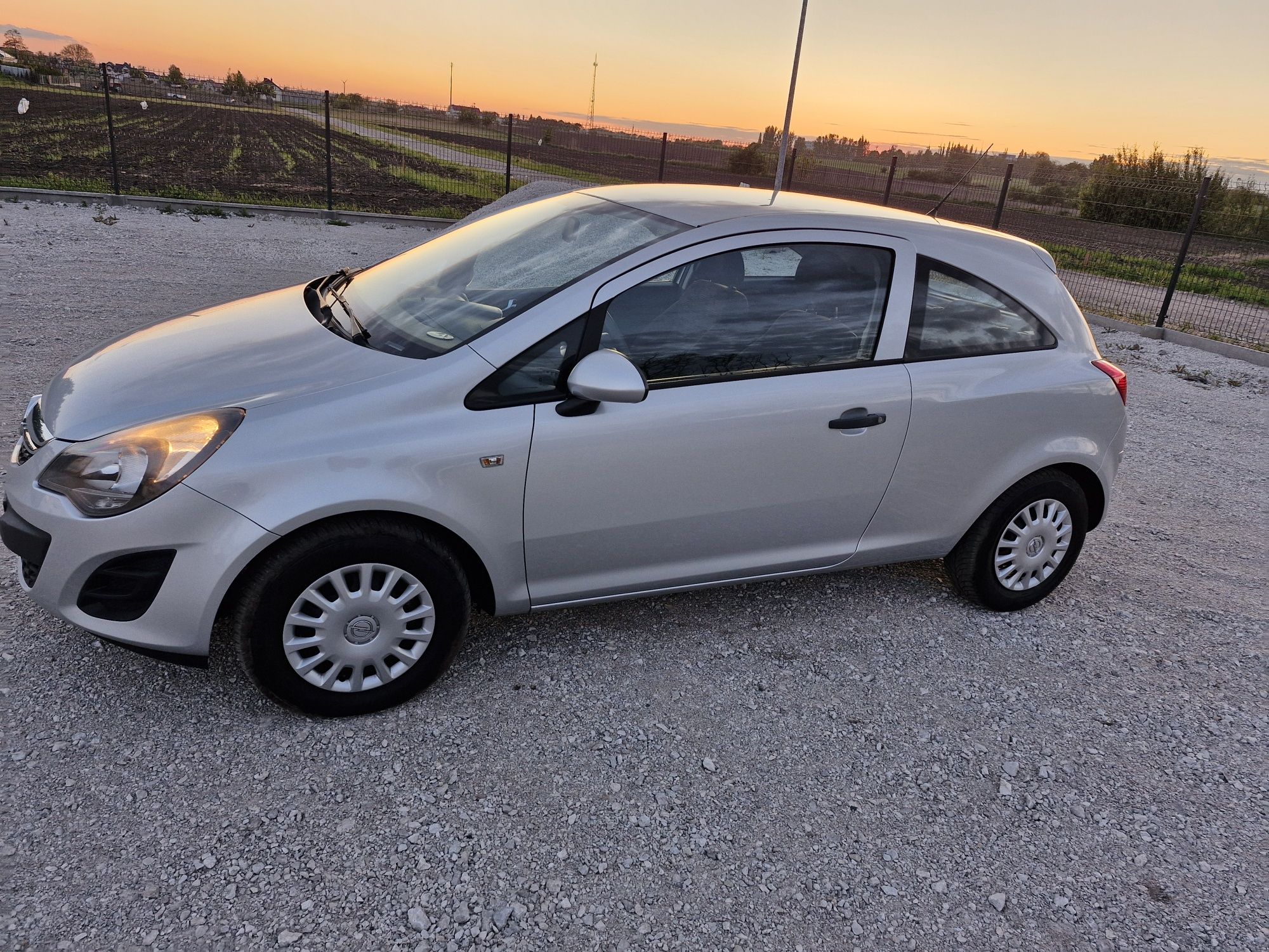 Opel Corsa 1.2 benzyna 2014 rok