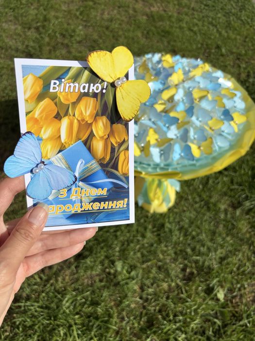 Букет на 101 метелика в патріотичних кольорах