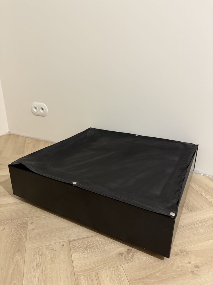 Trzy pojemniki na pościel Ikea Vardo na kółkach pod łóżko