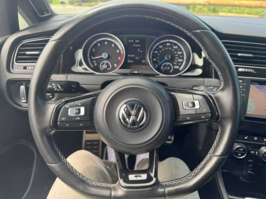 Volkswagen Golf R 4-Door AWD      2017