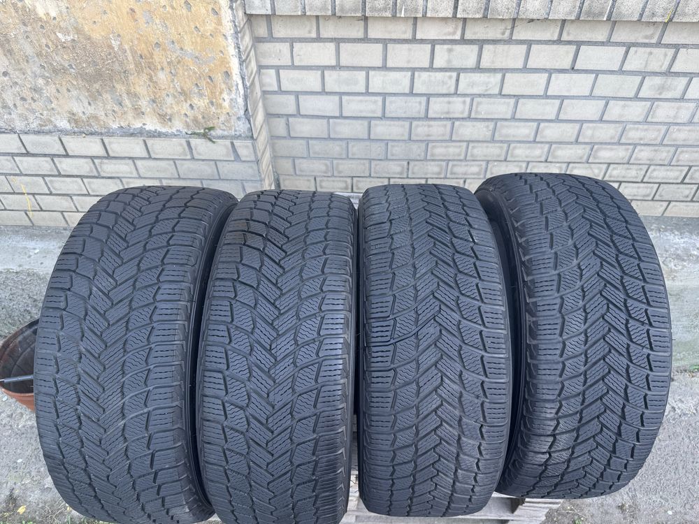 Шини michelin зимові 235 45 18 x-ice snow , пробіг 3т км