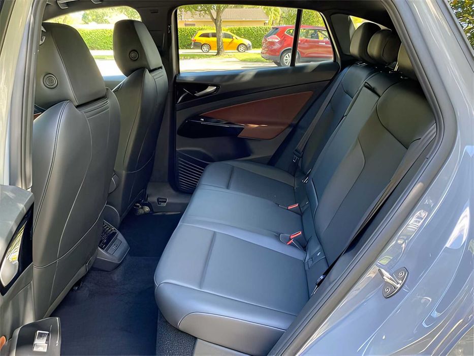 Volkswagen ID.4      2022