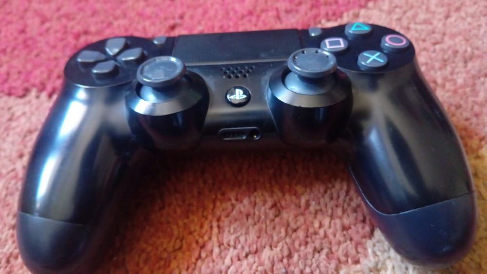 Playstation 4 Pro 1TB + Comandos + Jogos