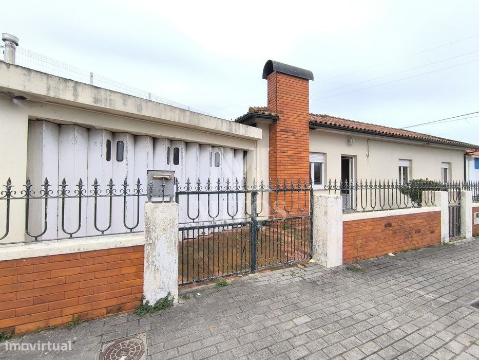Moradia T3 com garagem fechada para venda em Darque - Viana do Castelo