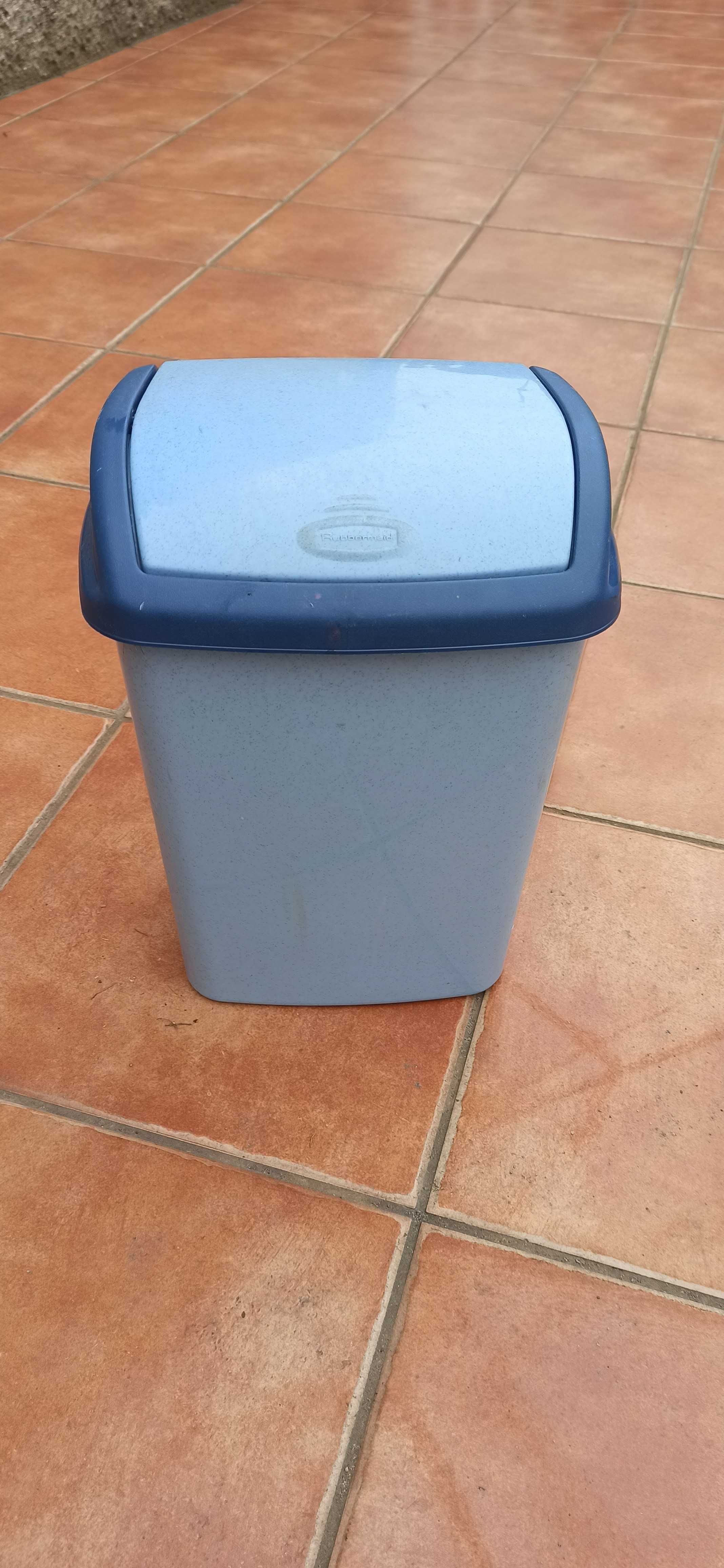 Mały kosz uchylny na śmieci 10 litrów