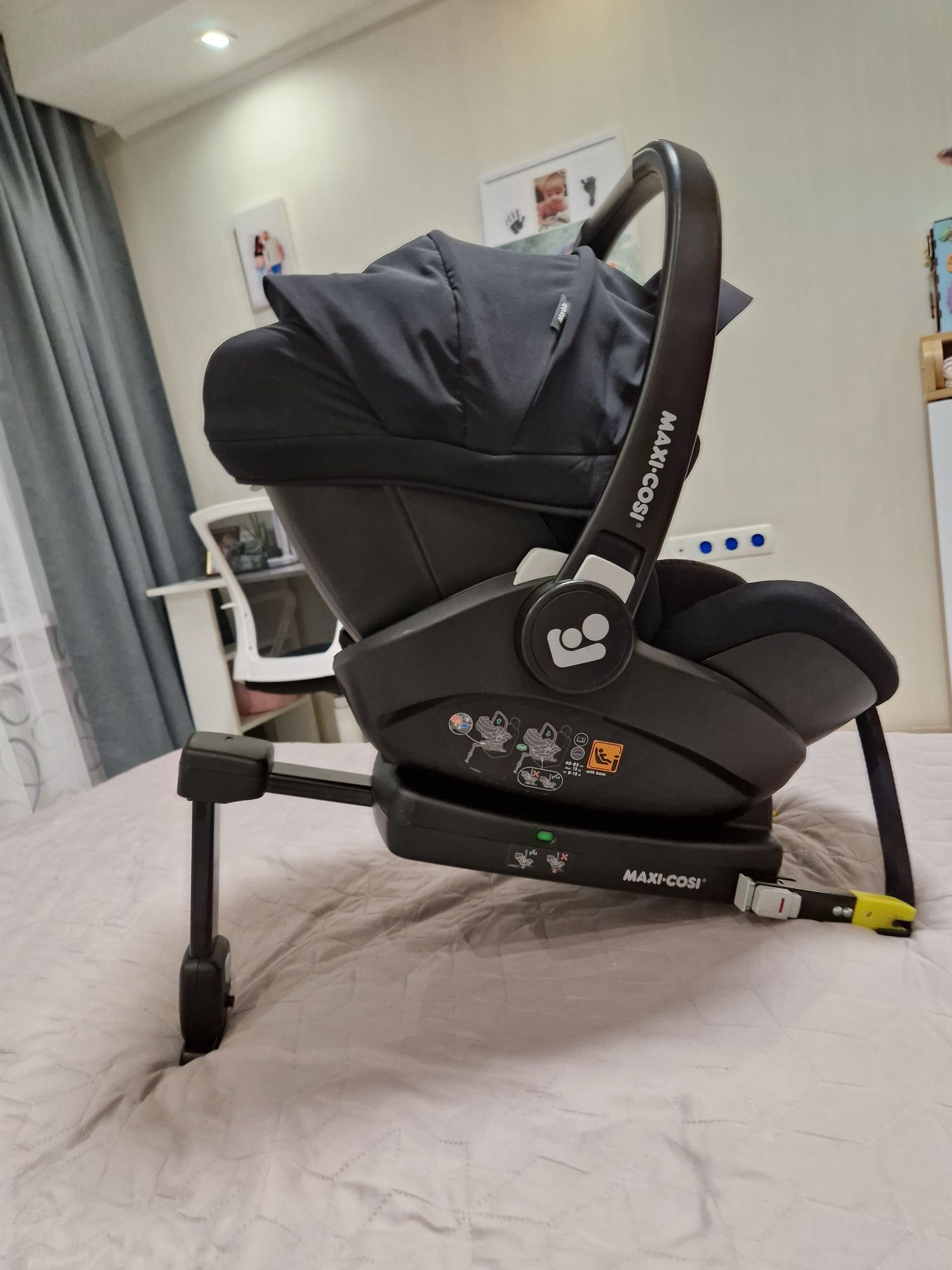Автокрісло з базою Maxi Cosi