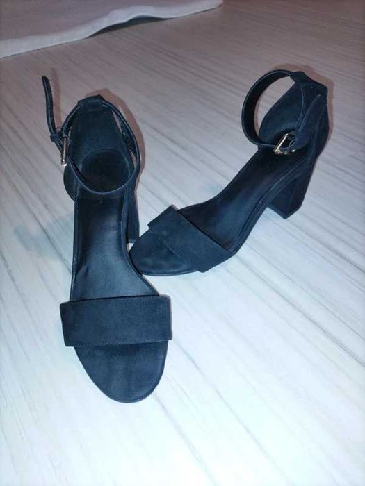 buty na obcasie sandały rozm. 37 firmy Graceland